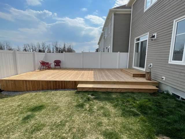 Deck in Richmond Ottawa, Fox Run development